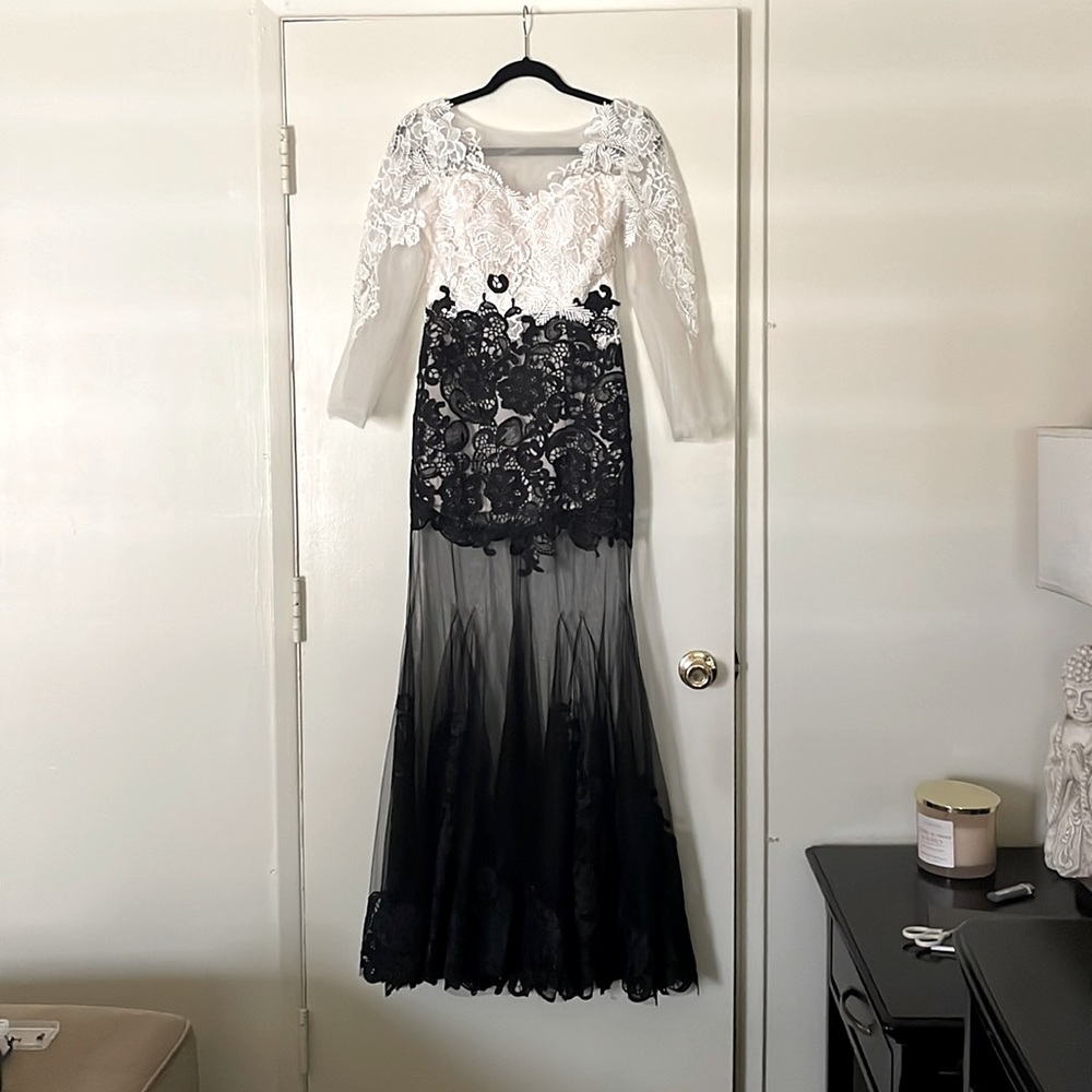 NEW Trumpet/Mermaid V-neck Floor-Length Evening Dress With Lace, Size S